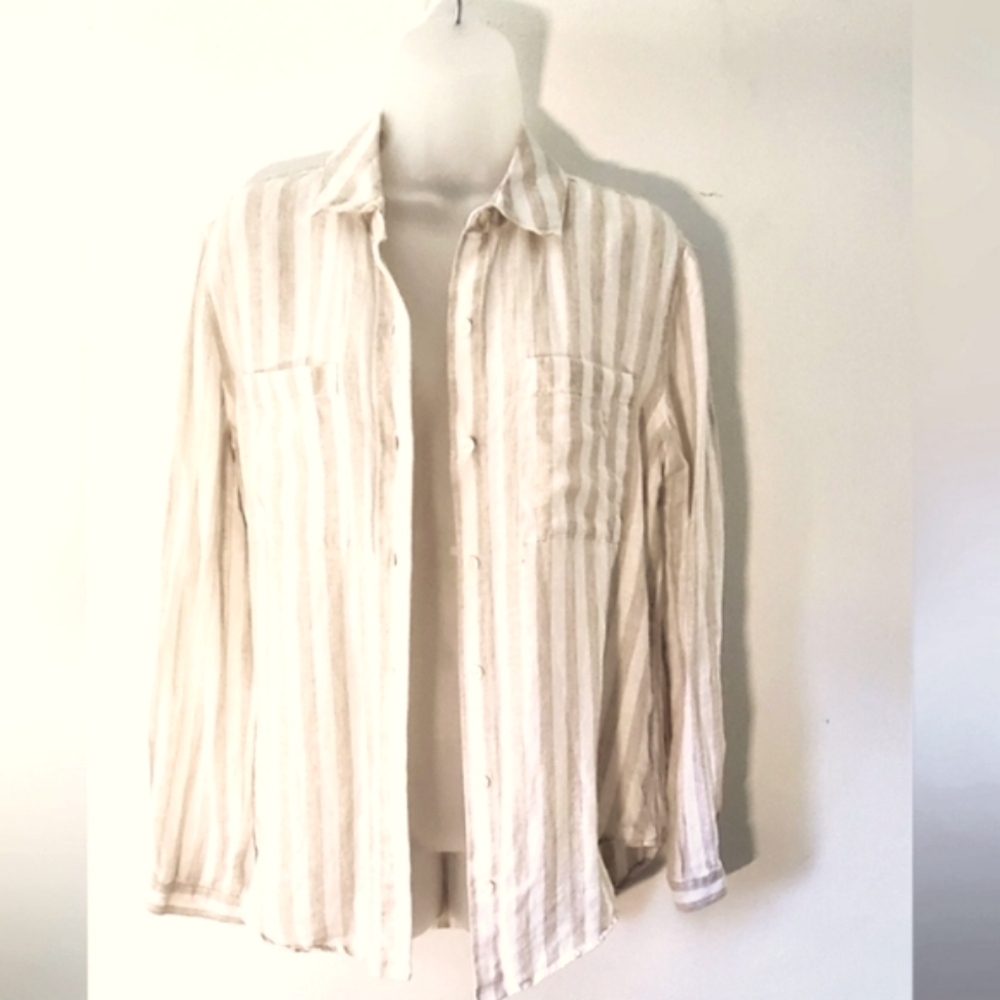 Lord & Taylor Tan and White Casual Button
